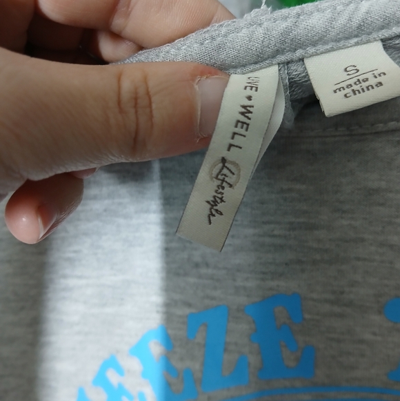 Gray Graphic Women's Top - Picture 6 of 7